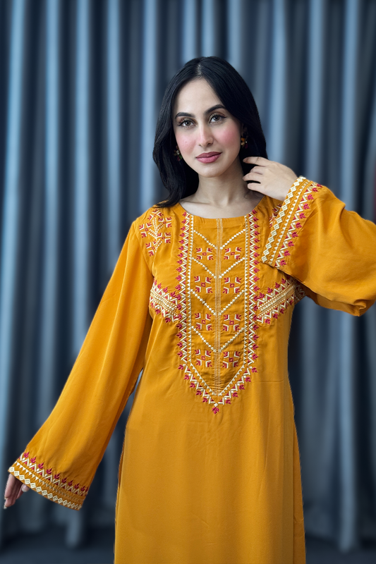 Showstopper Saffron Glow 0825 000429
